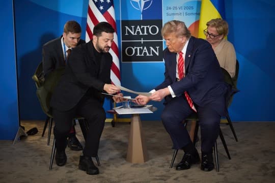 Donald Trump a discutat cu Volodimir Zelenski, în timpul zborului de întoarcere la Washington DC. El i-a informat și pe liderii europeni