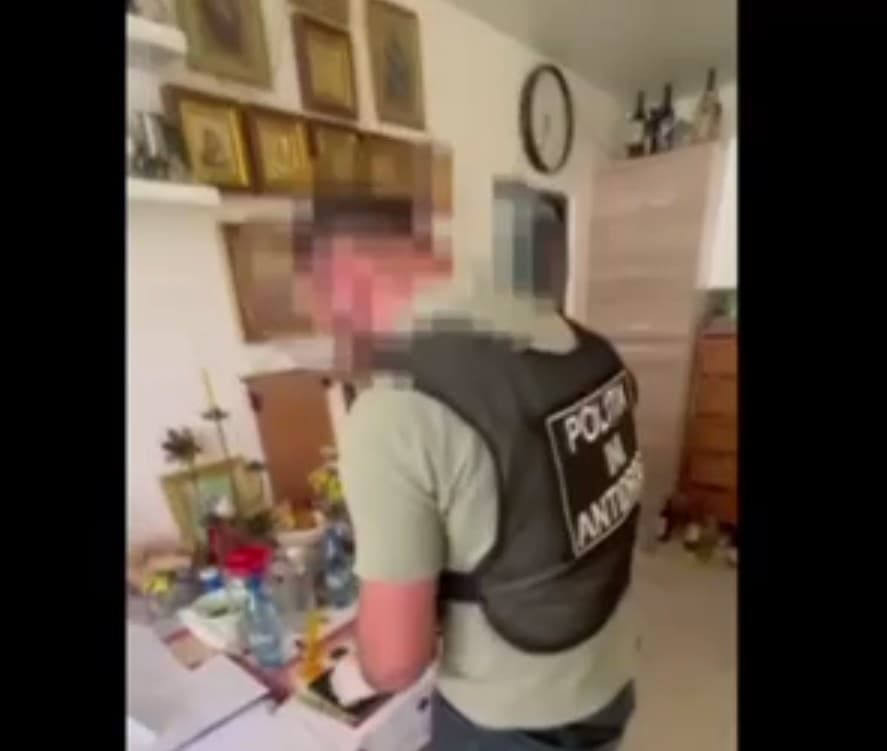 VIDEO // În loc de mir și agheasma - hașiș și marijuana. Un preot al Mitropoliei Moldovei, arestat pentru trafic de droguri