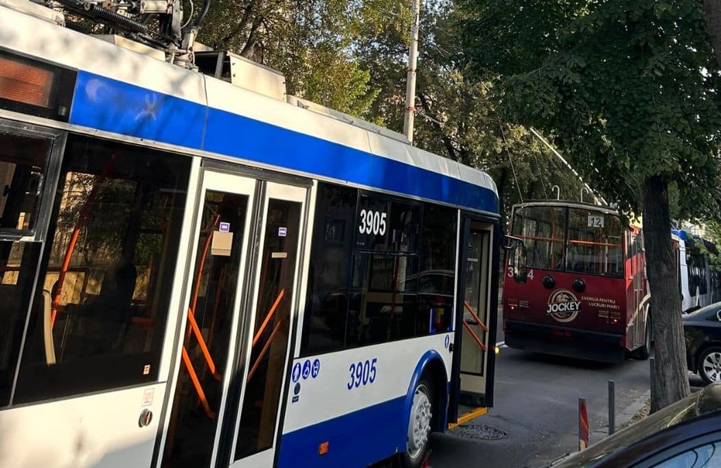 Trafic dat peste cap în Chișinău! Defecțiune majoră afectează opt rute de troleibuz