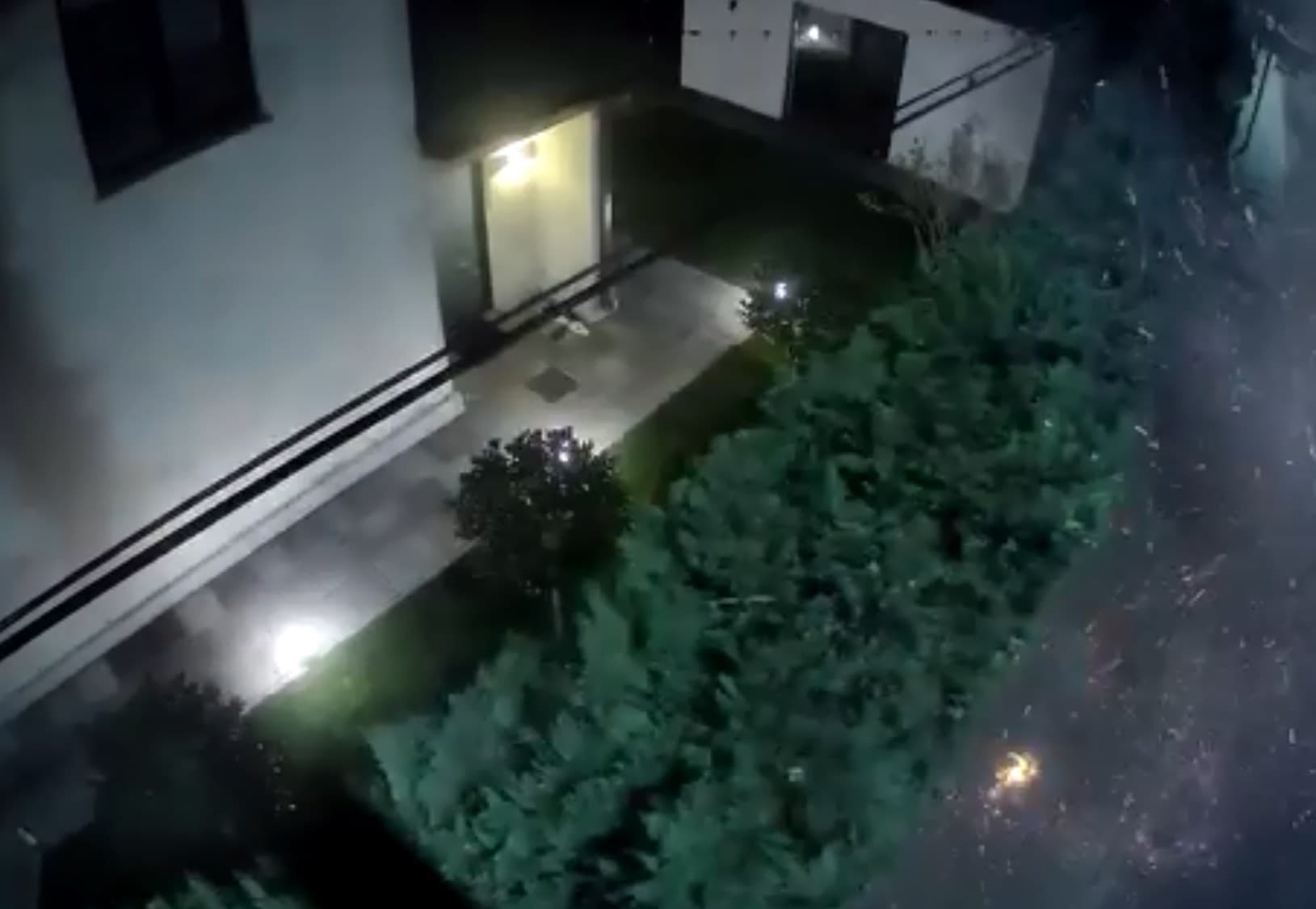 VIDEO // Atentat asupra primarului din Stăuceni. Un explozibil, aruncat în curtea casei