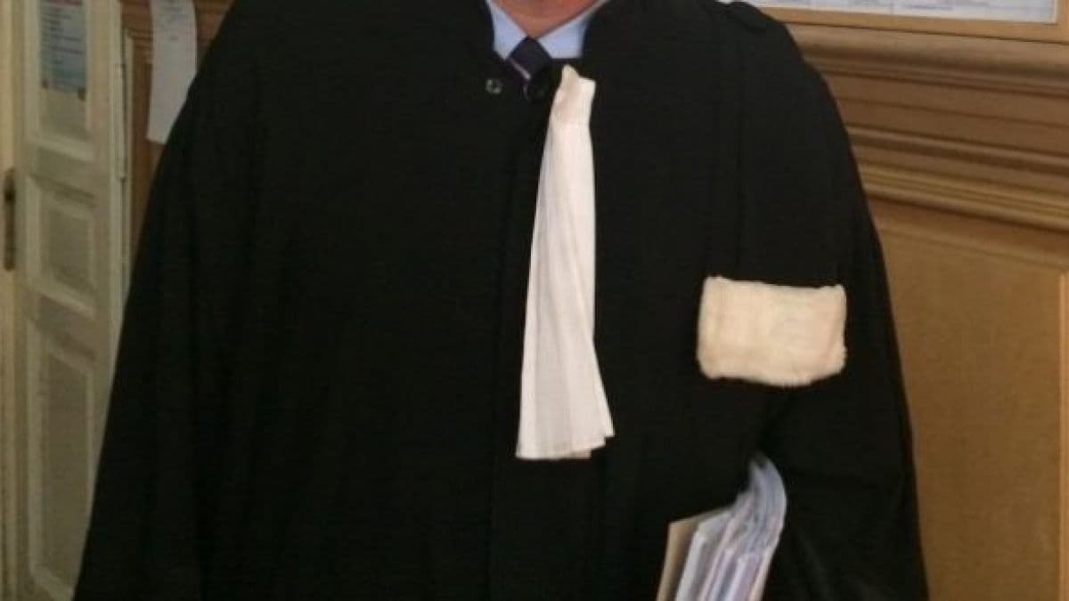 Ar fi cerut mită de 3 000 de euro de la administratorul unei companii. Un avocat din Chișinău, cercetat de CNA