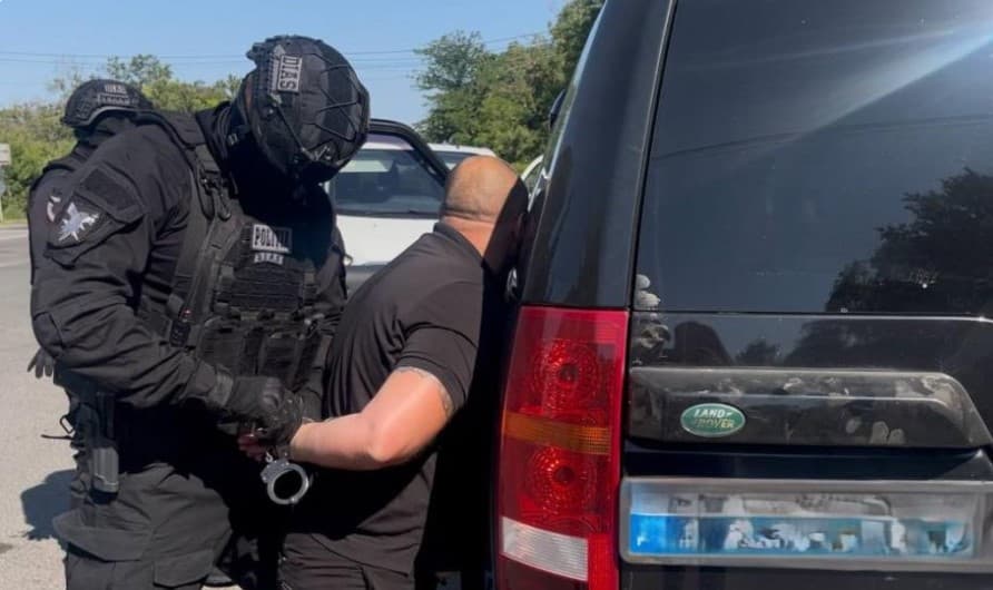 VIDEO // Patru membri ai organizațiilor criminale „Kitaeț” și „Makena” , reținuți pentru șantaj
