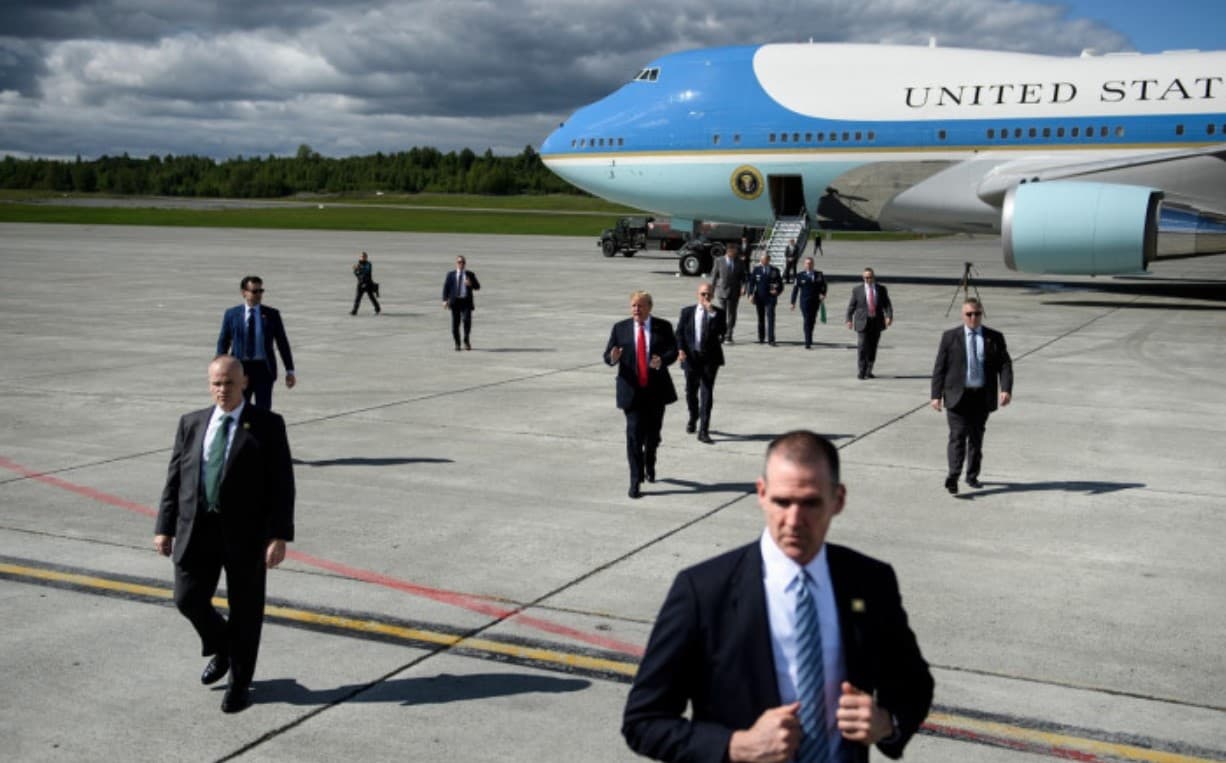 „Om pentru om, armă pentru armă”. Culisele uriașei operațiuni de pregătire a întâlnirii dintre Putin și Trump în Alaska
