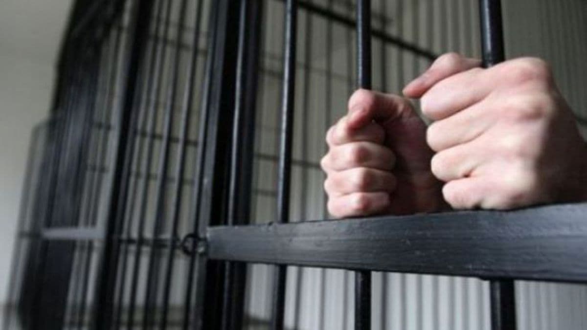 Bărbatul, care ar fi aruncat un explozibil în curtea primarului de Stăuceni, plasat în arest pe 20 de zile