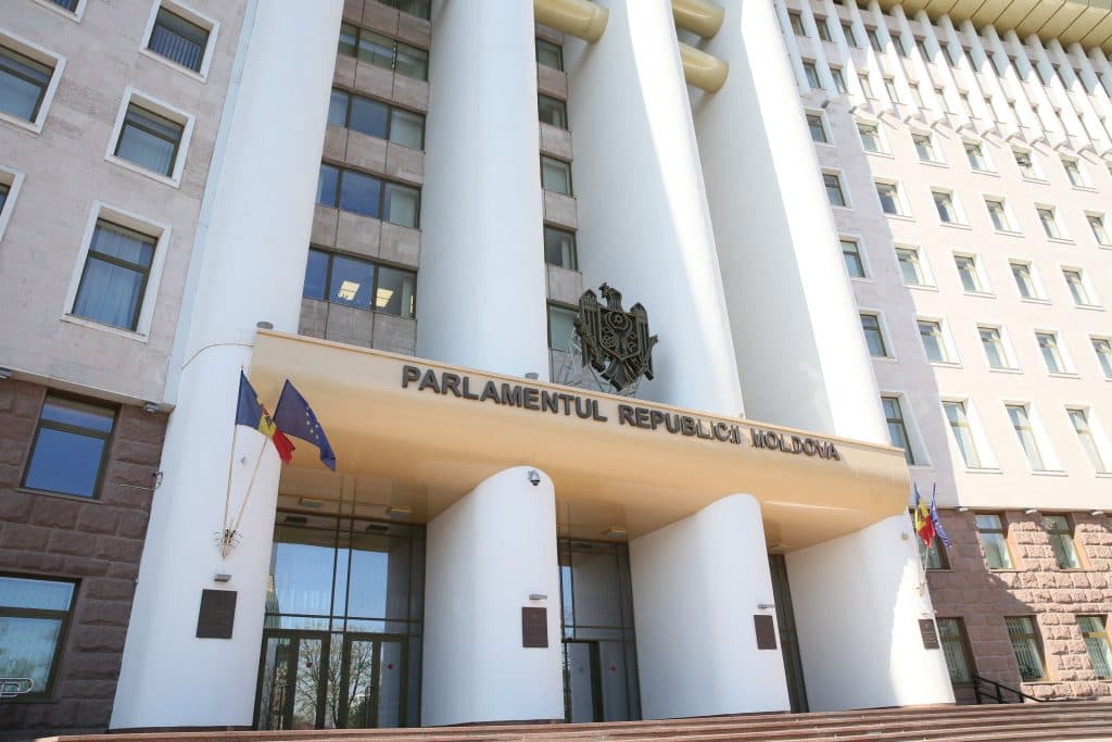 Astăzi Parlamentul se convoacă în ședință specială