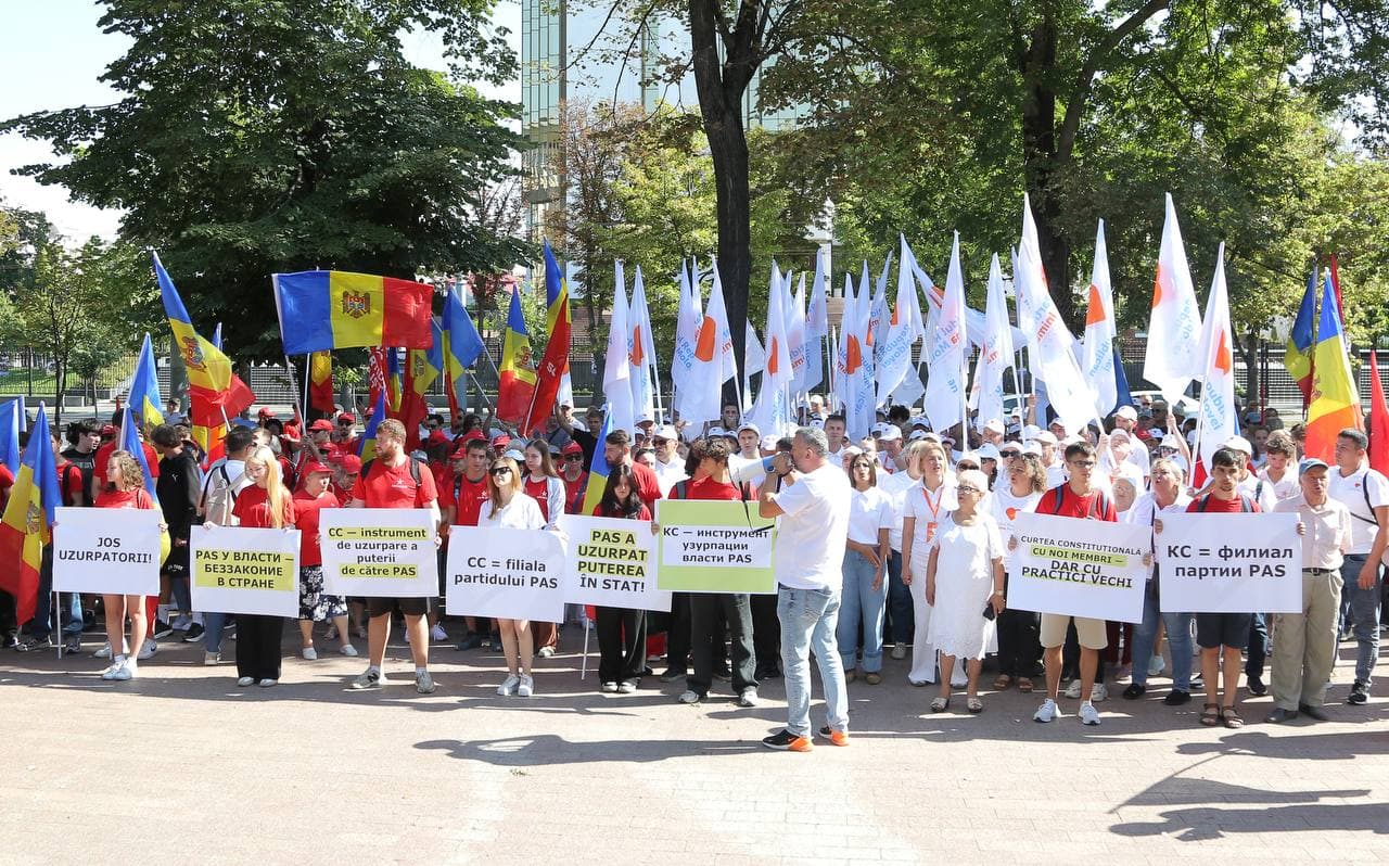 Scandări și proteste la depunerea jurământului noilor judecători constituționali