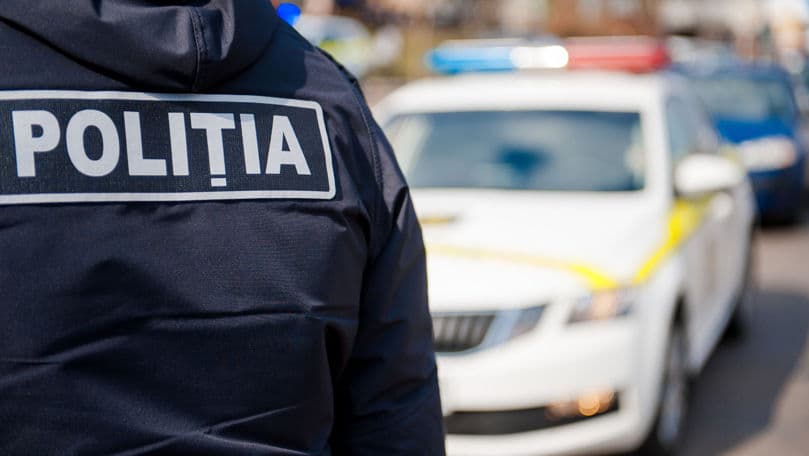 Polițiștii în uniformă nu mai sunt obligați să arate legitimația de serviciu