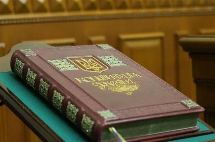 Constituţia Ucrainei nu îi permite lui Zelenski să cedeze teritorii Rusiei