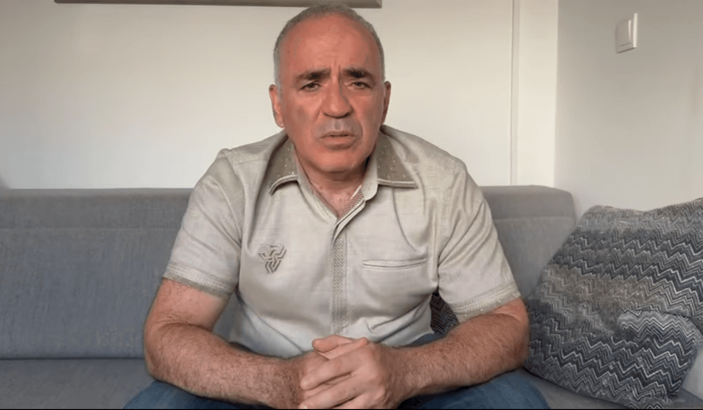 VIDEO // Garri Kasparov, mesaj pentru moldoveni înainte de parlamentare: Spuneți ”NU” celor care vă trag în trecutul întunecat, alegeți calea europeană