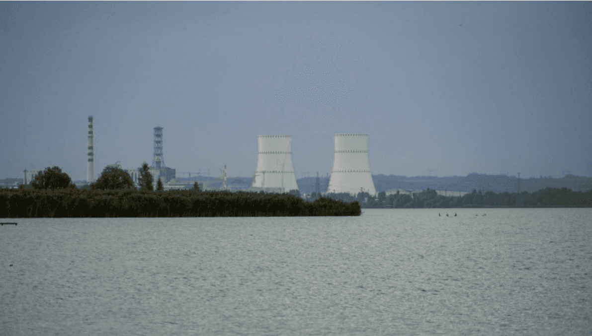 Atacuri cu drone lansate de Ucraina în ziua independenței sale. Incendii la centrala nucleară din Kursk și la un terminal petrolier
