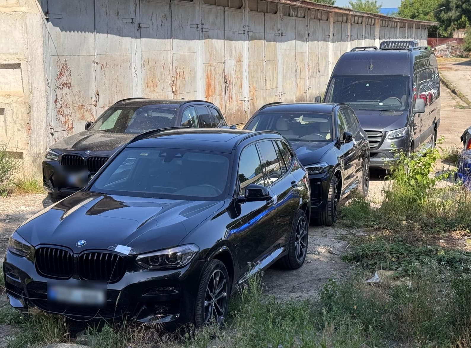 Dosarul automobilelor de 3 milioane lei, aduse prin contrabandă din UE // Trei bărbați din Chișinău și Ialoveni, reținuți
