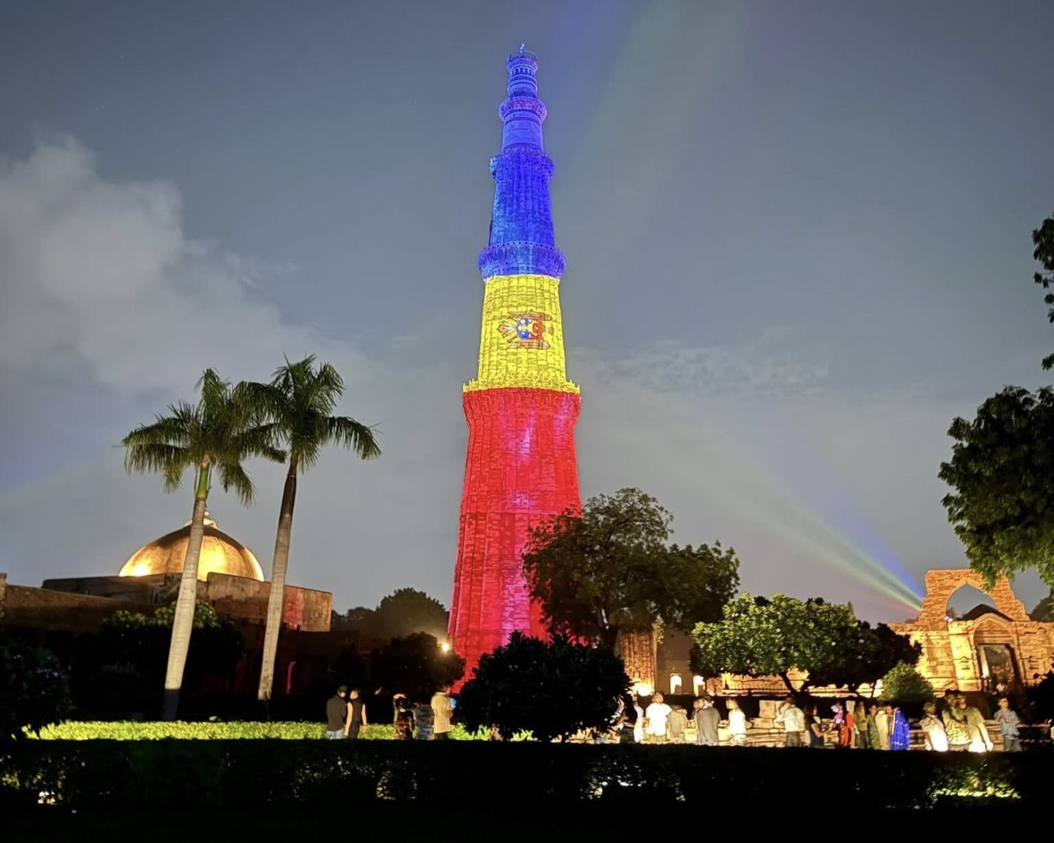 VIDEO // Premieră! Emblematicul Qutub Minar din New Delhi a fost iluminat în culorile drapelului R. Moldova