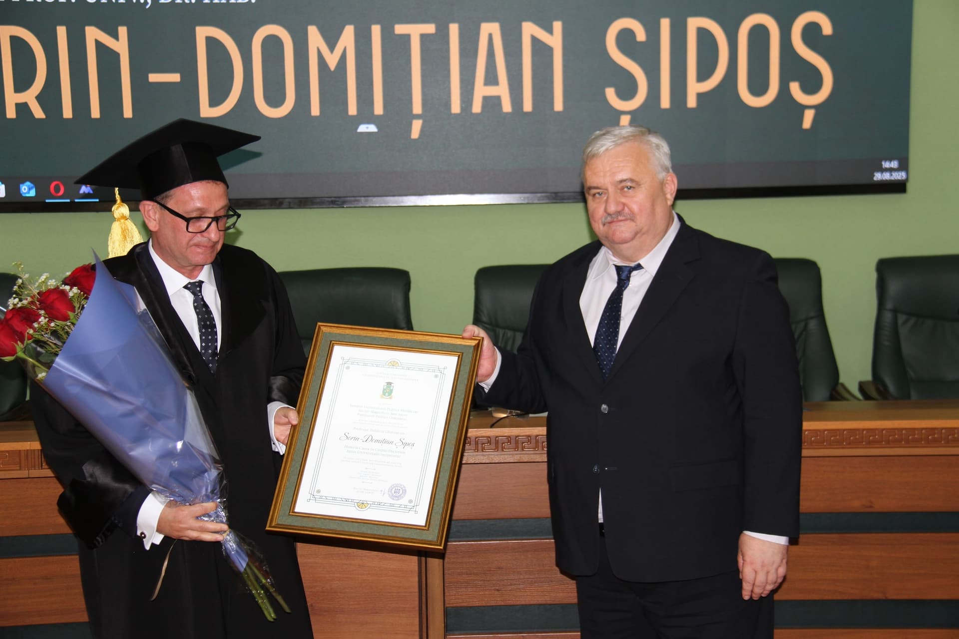 Prorectorul Universității din Oradea, distins cu titlul Doctor Honoris Causa al USM. Premierul României a felicitat instituția de învățământ și laureatul