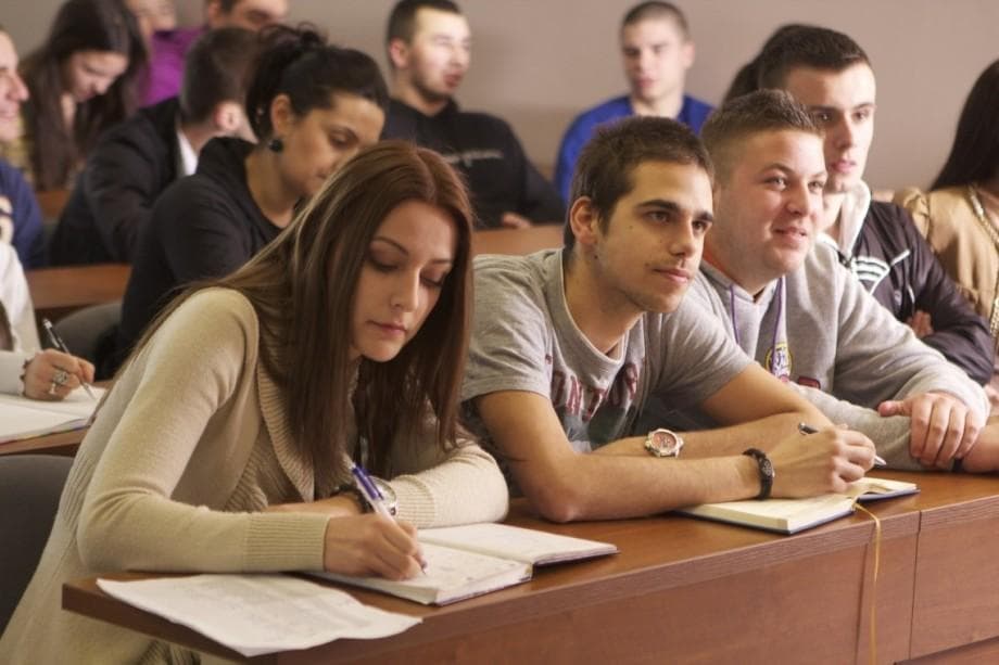 La postdoctorat se oferă 23 de locuri bugetare. MEC lansează consultări publice