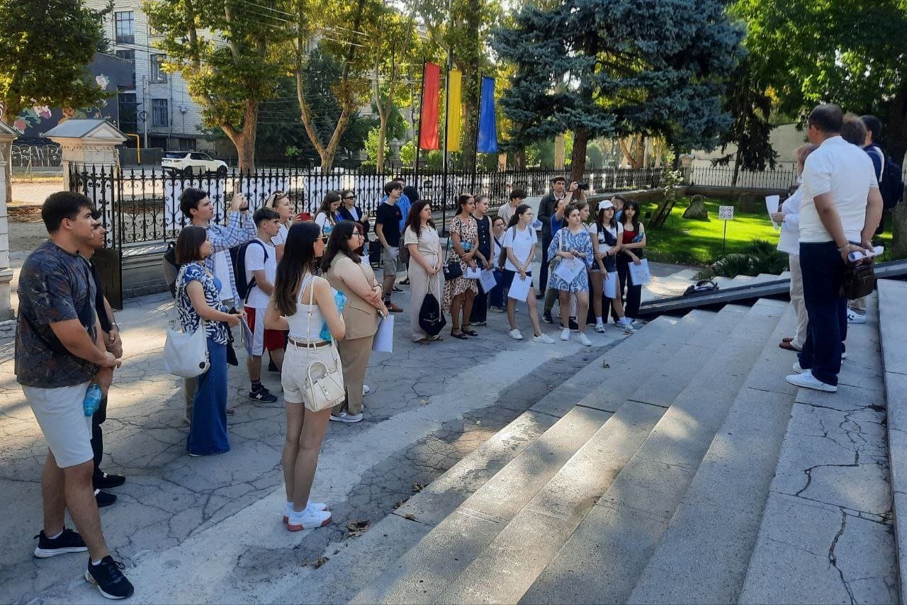 Tur de comemorare a victimelor represiunilor sovietice, la Chișinău – „Pelotonul Memoriei 2025”