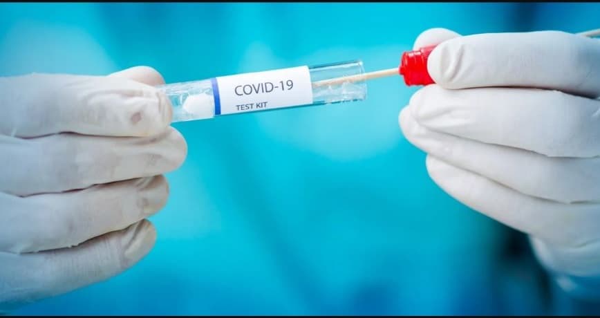 Numărul cazurilor de coronavirus a scăzut cu 14%. ANSP menține alerta în rândul elevilor