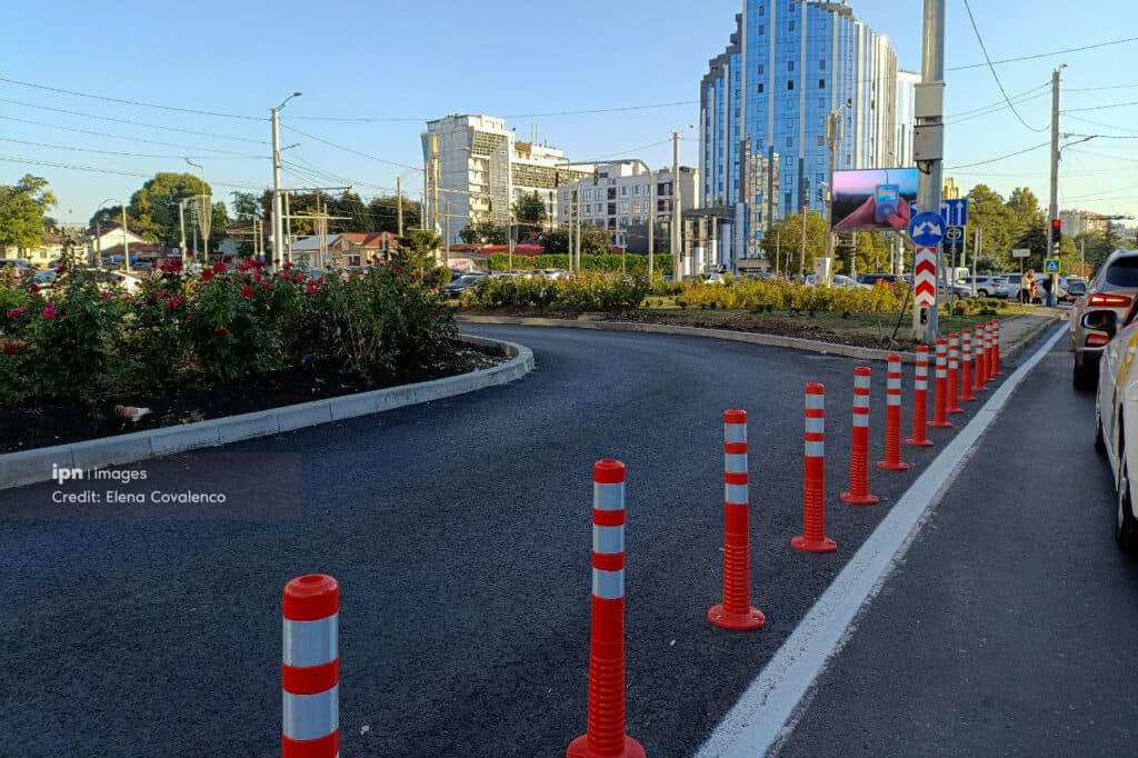 O bandă pentru întoarcere, creată pe Viaductul dintre Centru și Botanica