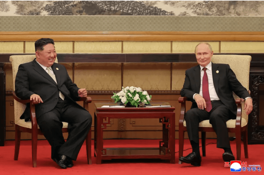 VIDEO // Ce a făcut, cu mare grijă, echipa lui Kim Jong Un, după ce liderul nord-coreean s-a întâlnit cu Vladimir Putin