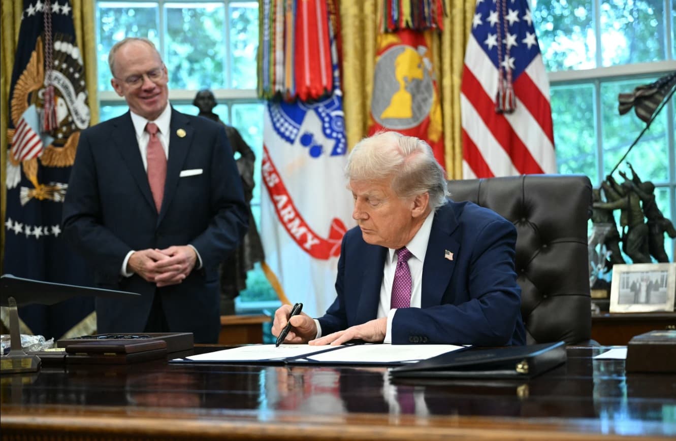 Trump a semnat un ordin executiv prin care redenumeşte Pentagonul drept „Departamentul de Război”
