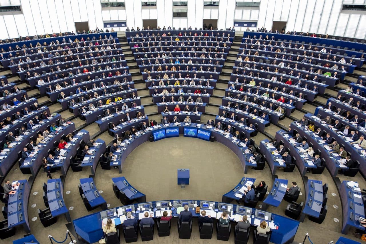 Eurodeputații vor să modifice acordul comercial convenit între UE și SUA