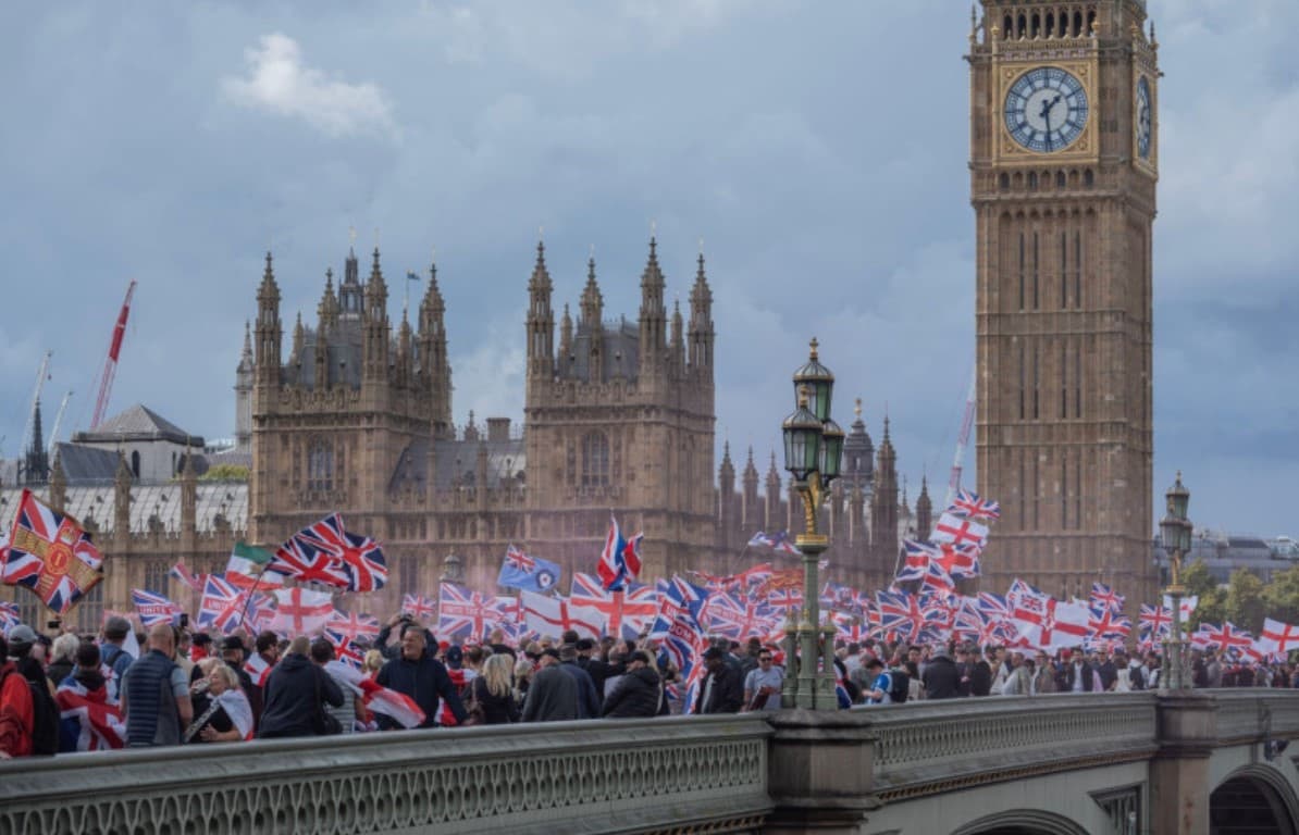 VIDEO // Manifestaţie uriașă pentru „libertatea de exprimare” la Londra, la apelul unui militant de extremă dreapta
