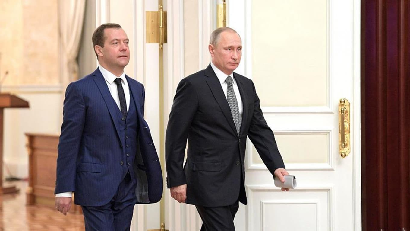 Medvedev, decorat de Putin cu Ordinul „Pentru merite faţă de Patrie”