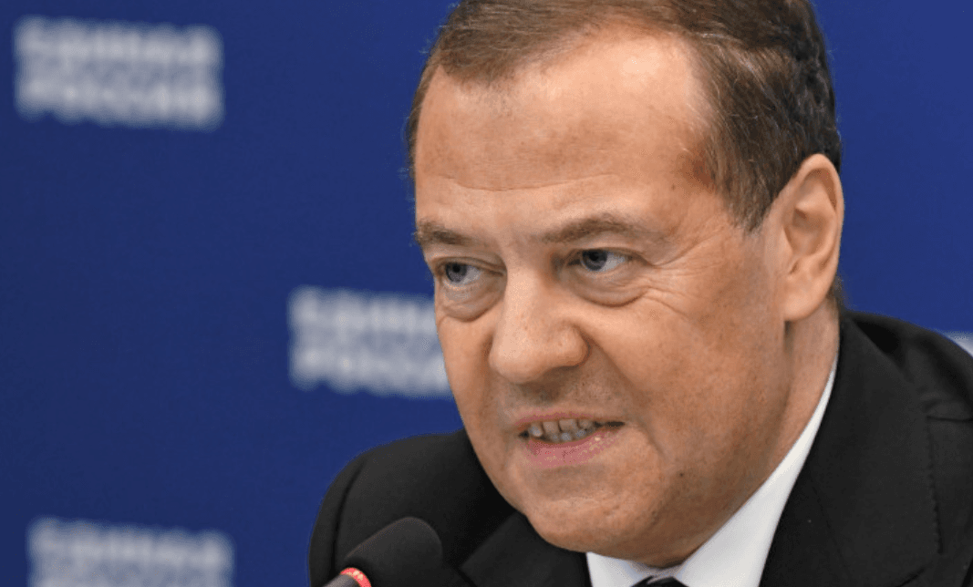 Vicepreședintele Consiliului de Securitate al Federaţiei Ruse amenință NATO cu războiul, dacă aliații ar crea o zonă de „interdicție aeriană” deasupra Ucrainei