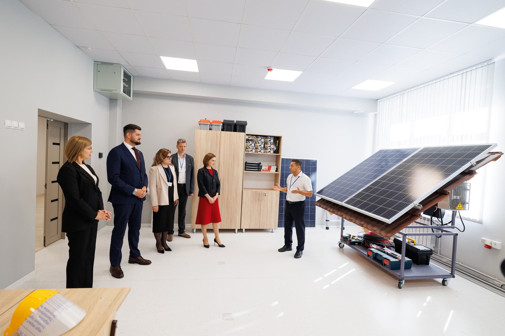 Educație la standarde europene! Centrul de Excelență în Energetică și Electronică, dotat cu echipamente de ultimă generație