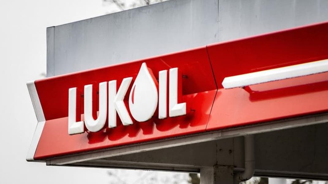 SURSE // Compania Lukoil, implicată în scheme de spălare a banilor pentru gruparea „ȘOR”. Oferea bani pentru dezinformare și propagandă