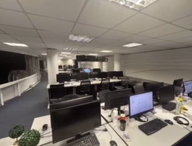VIDEO // Percheziții la presa afiliată grupării „ȘOR”. Trustul Media, finanțat printr-o schemă complexă de spălare de bani