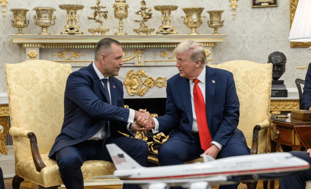 Donald Trump i-a trimis o scrisoare misterioasă preşedintelui polonez