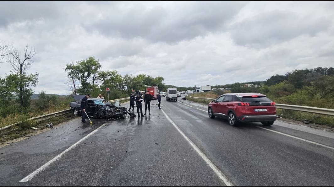 Accident pe traseul Bălți-Chișinău. Două persoane au ajuns la spital