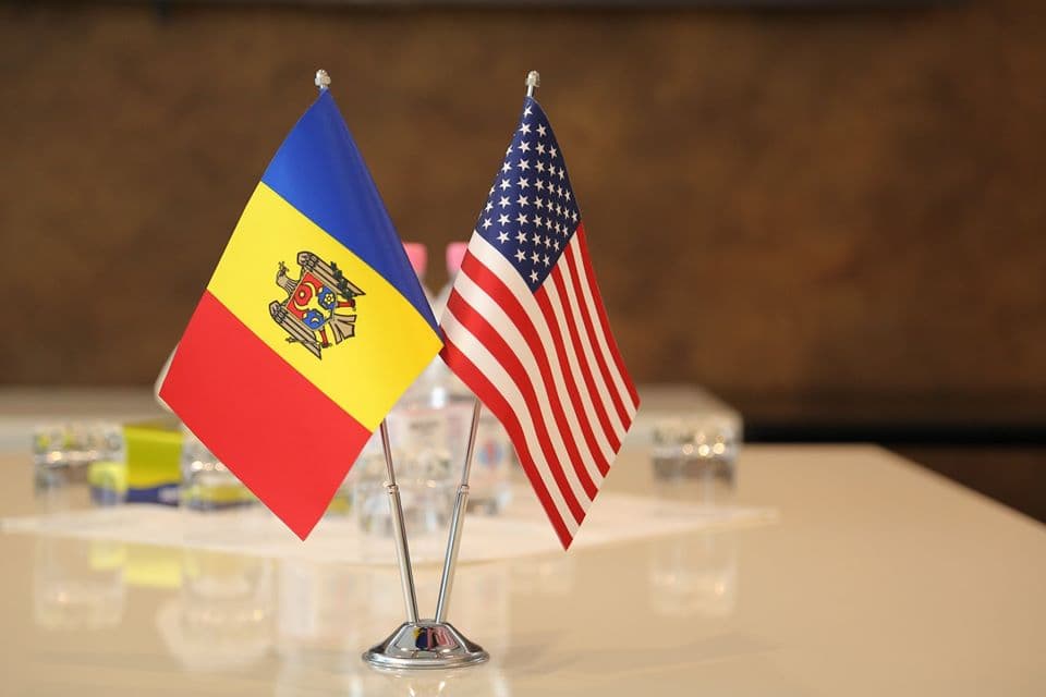 Un infractor ascuns la Chișinău, extrădat în SUA. Statele Unite mulțumesc Procuraturii și Poliției din R. Moldova pentru cooperare