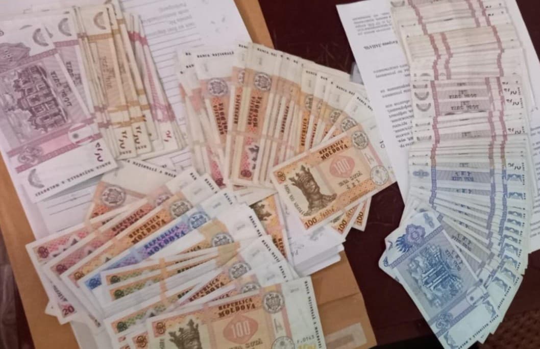 (AUDIO/VIDEO) Rezultatele perchezițiilor Poliției la membrii grupării „ȘOR”, suspectați de spălare de bani și coruperea alegătorilor