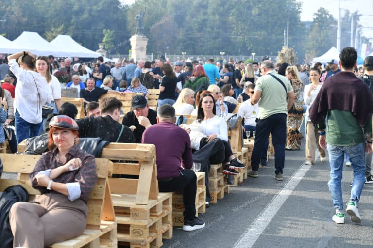 Peste 100 de vinării la Ziua Națională a Vinului. Carnetul Degustătorului – doar online