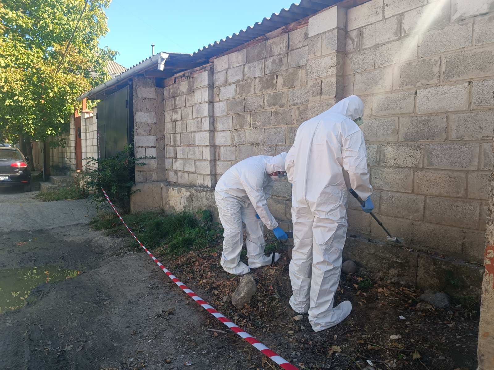 FOTO // Nivel ridicat de radiație pe o adresă din sectorul Rîșcani. Serviciile specializate, la fața locului