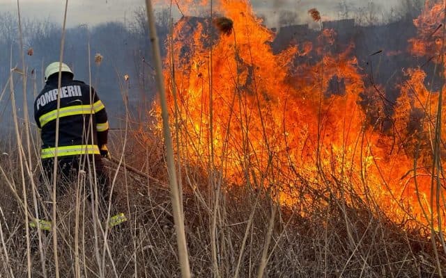 Păzea! Avertizare sub formă de Cod Galben de pericole de incendii