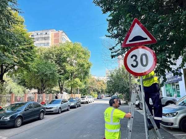 Iluminat, semnalizare și viteză redusă, în zonele școlare