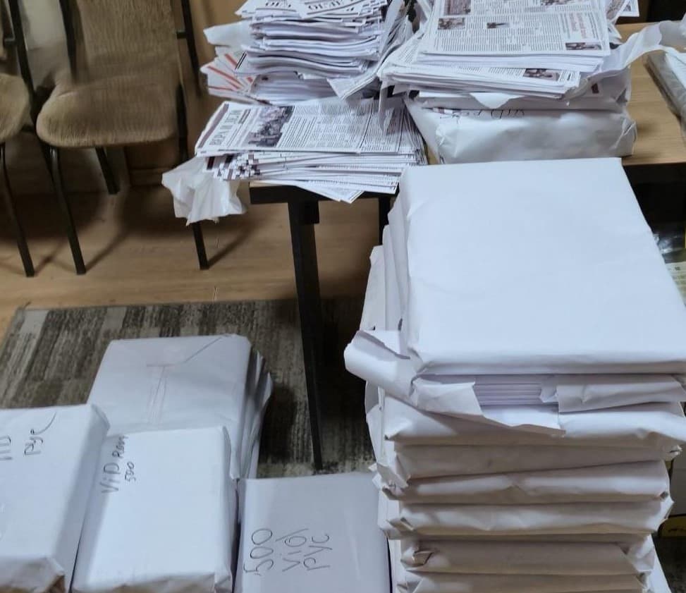 VIDEO // Detalii despre perchezițiile la o tipografie clandestină care producea ziare în interesul grupării „ȘOR”. Trei persoane, reținute