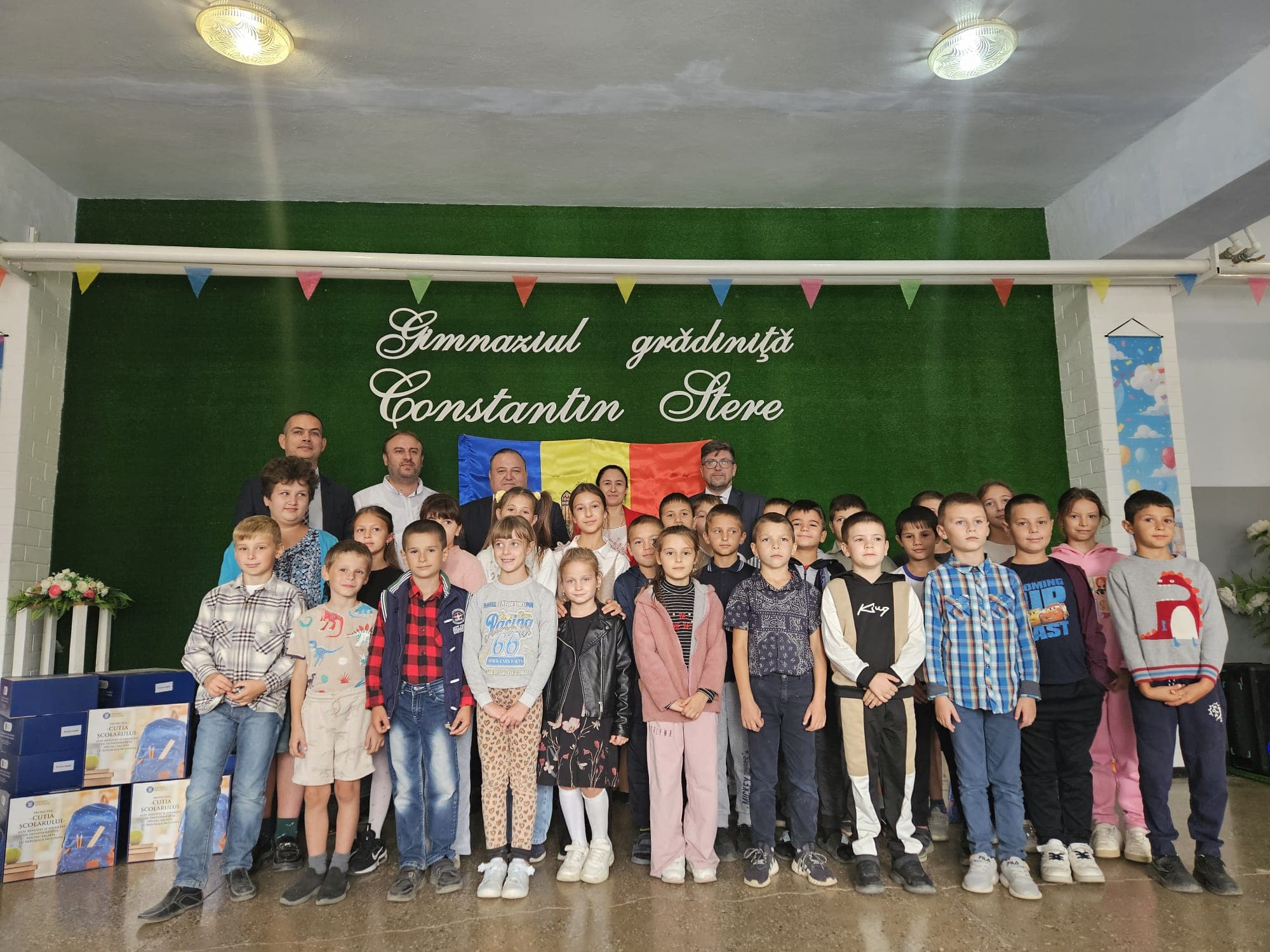 Pachete cu rechizite pentru copii din 26 raioane, prin proiectul „Cutia preșcolarului și a școlarului”, finanțat de DRRM