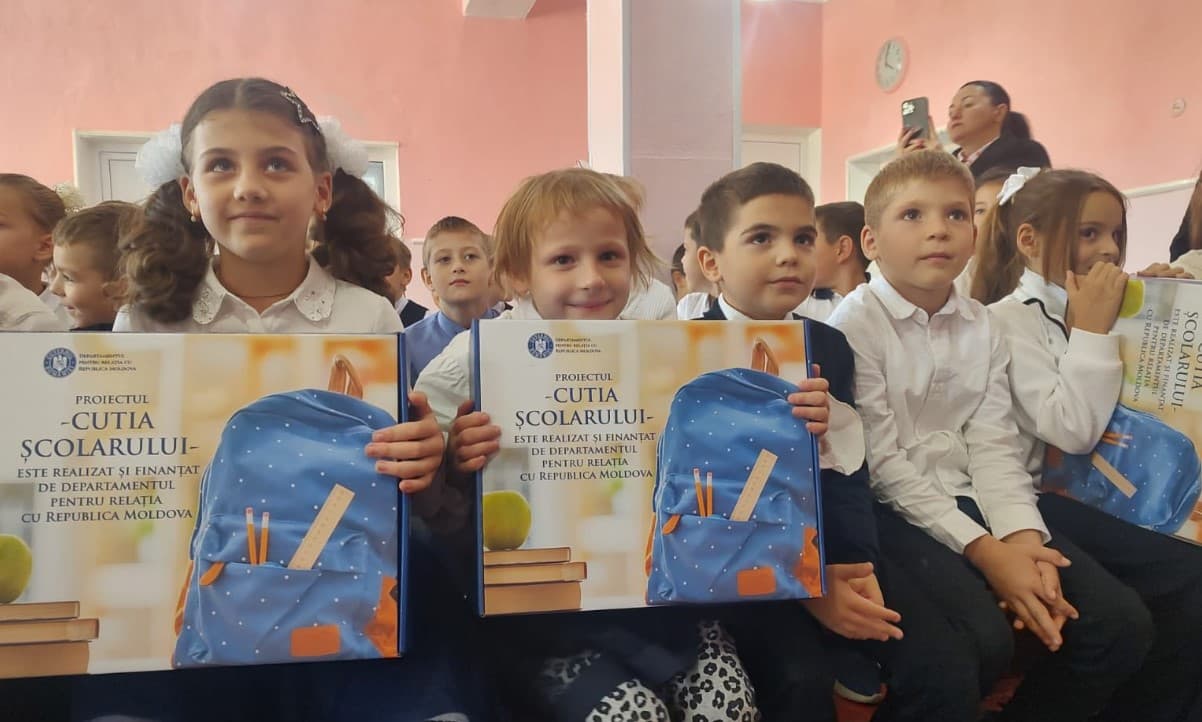 FOTO // „Cutia preșcolarului și a școlarului” ajunge la Bălți și Negureni