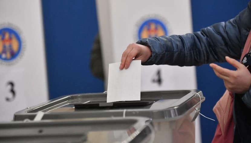 Observatorii acreditați pot raporta online încălcările de la secțiile de votare