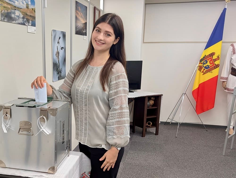 Parlamentare // Primul alegător care și-a exercitat dreptul la vot: Am votat pentru pace, dezvoltare și o Moldovă prosperă, pe drumul său european