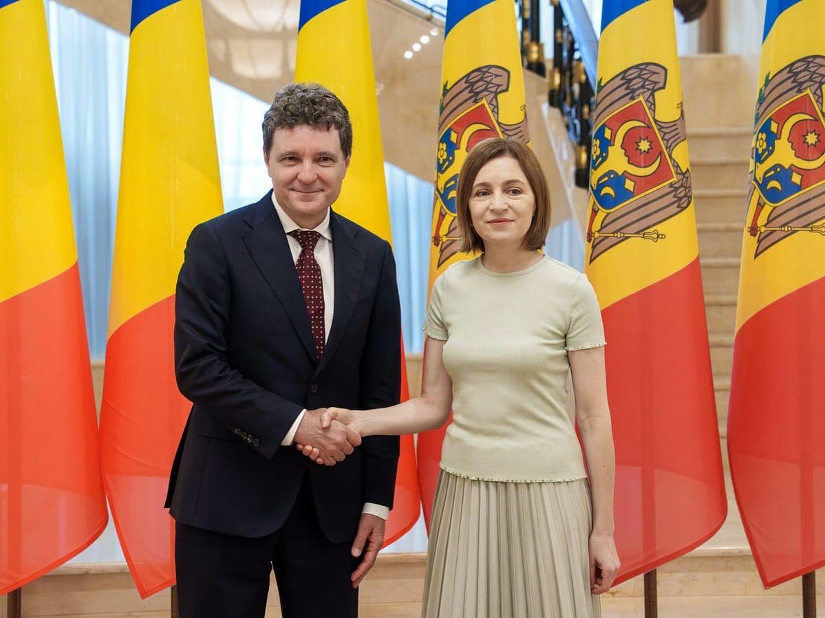 Parlamentare // Președintele României adresare către cetățenii din R. Moldova: E o zi istorică. E foarte important ca oamenii să meargă la vot