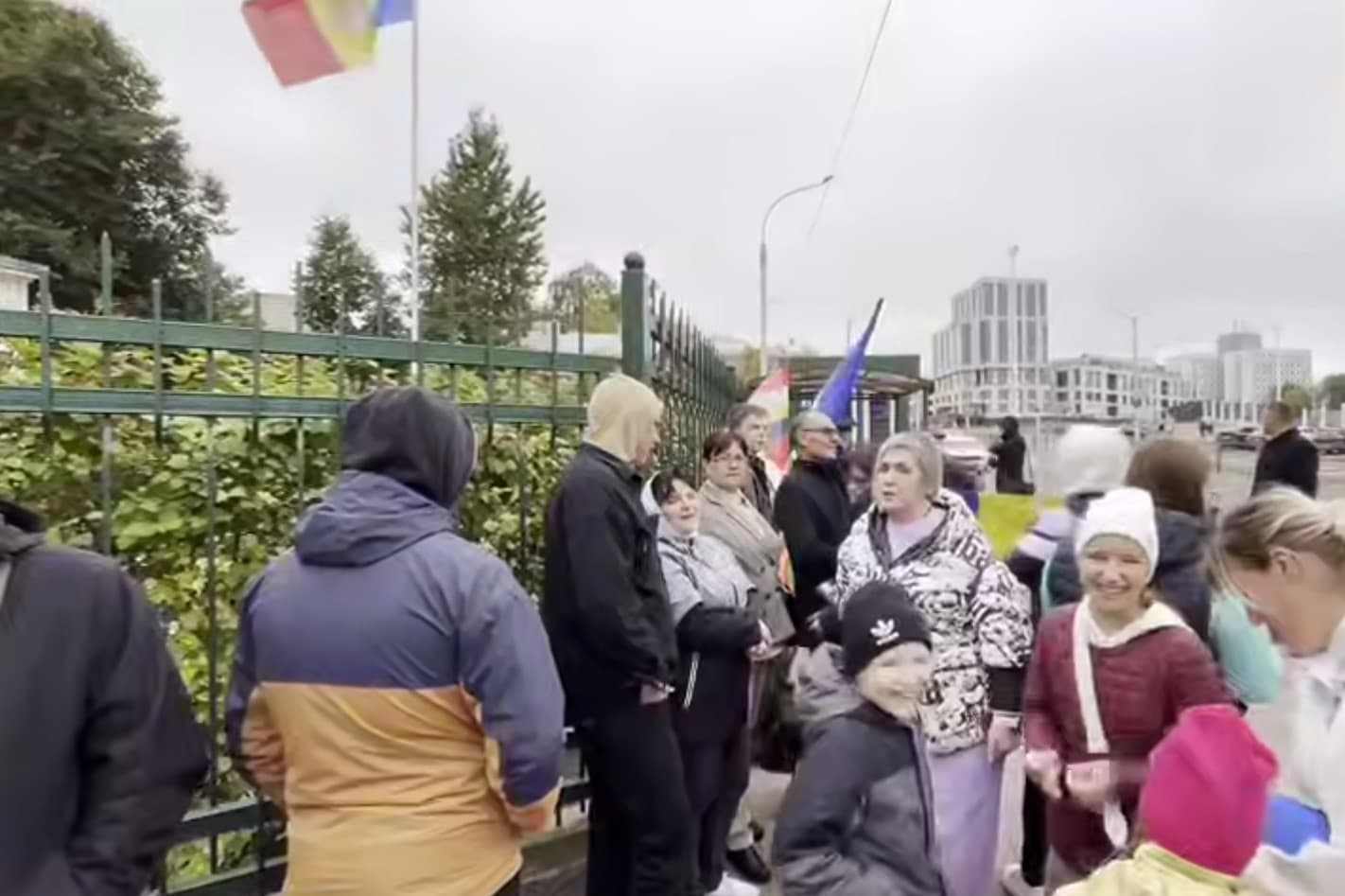 Un alt caz de transportare organizată a alegătorilor. Moldovenii din Sankt-Petersburg duși la secțiile de votare deschise la Moscova