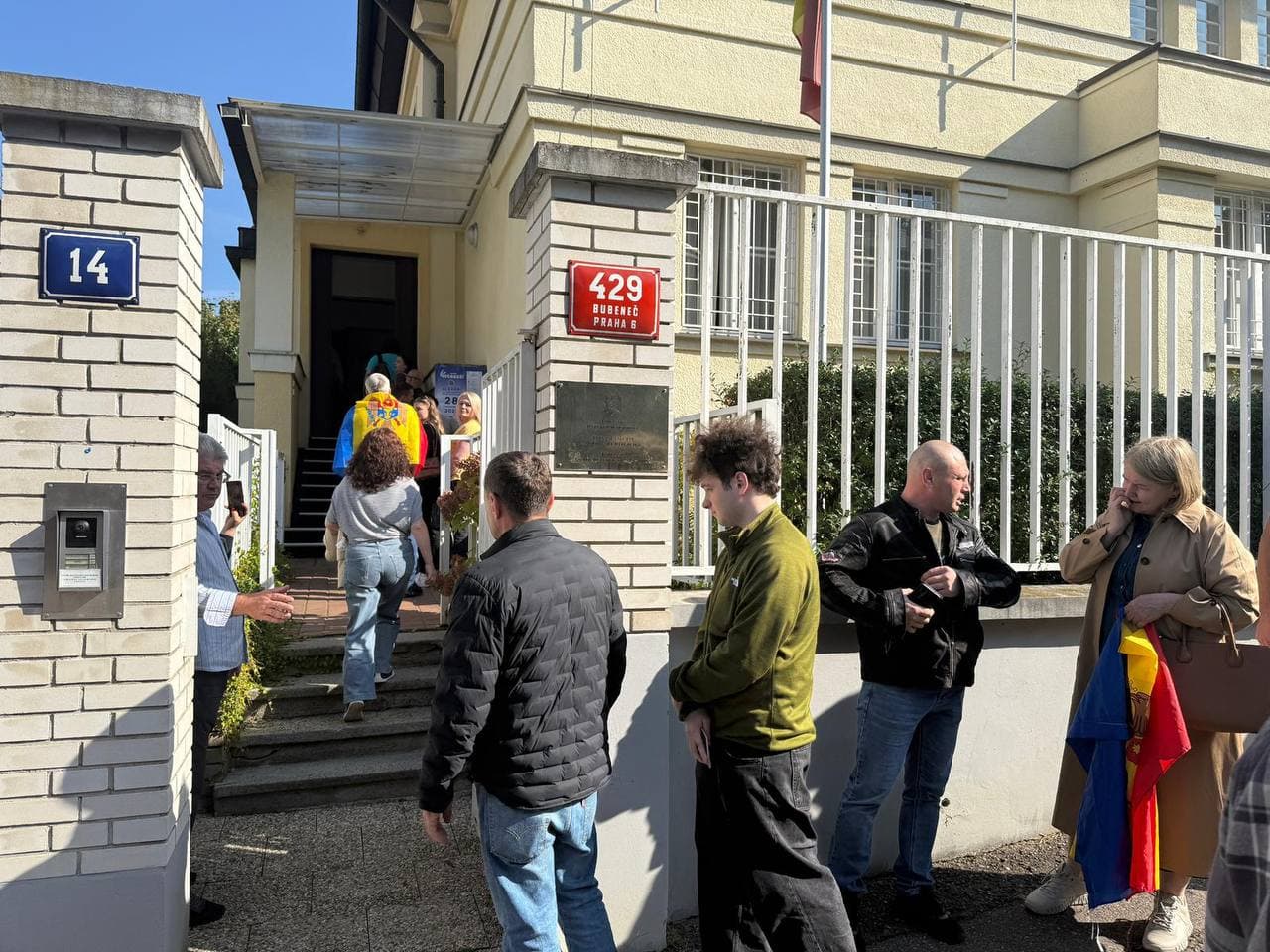 FOTO Parlamentare 2025 // Diaspora se activizează! MAE raportează prezență masivă la secțiile de votare de peste hotare