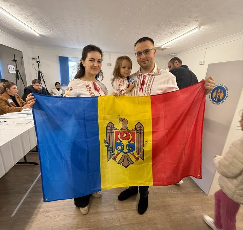 Peste 1,2 de milioane de alegători și-au exercitat dreptul la vot până la ora 17:00