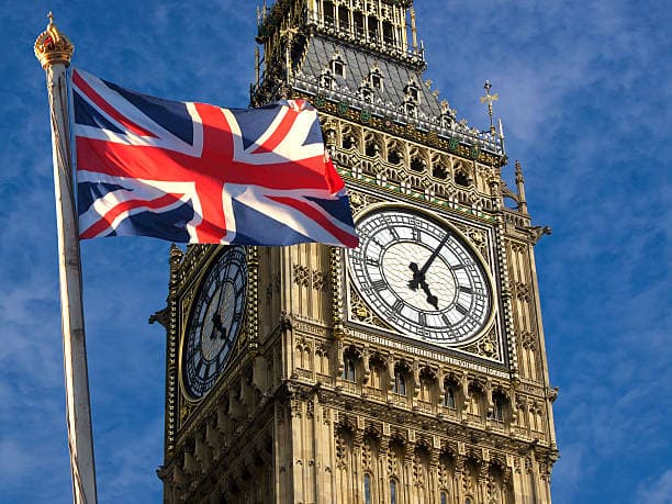 Regatul Unit: Guvernul de la Londra vrea să înăsprească condițiile de obținere a permisului de ședere permanentă
