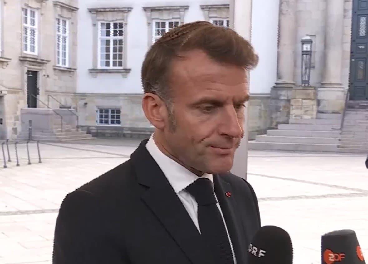 VIDEO // Președintele Franței: Europa se află ”într-o confruntare cu Rusia”. „Trebuie să descurajăm cu ajutorul unor capacităţi de tir cu rază lungă de acţiune, capacităţi balistice europene şi sisteme de apărare solare şi antidronă suplimentare”