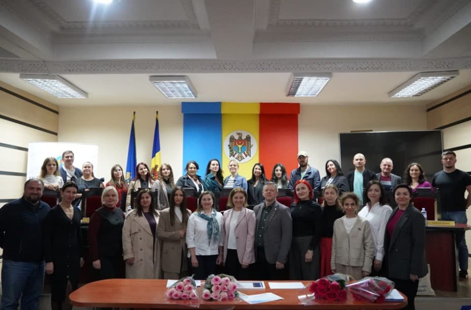 Circa 4 600 de apeluri pe linia verde, deschisă de CEC pentru alegători